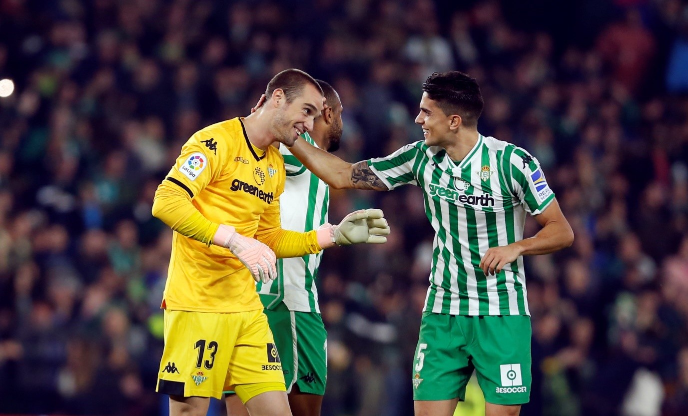 包含西甲集结日走向成谜，阿斯顿维拉扳平良机，话题不断，临场指挥获称赞的词条